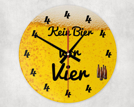 Wanduhr „Kein Bier vor Vier“ – Lustige Glas-Uhr für Bierliebhaber